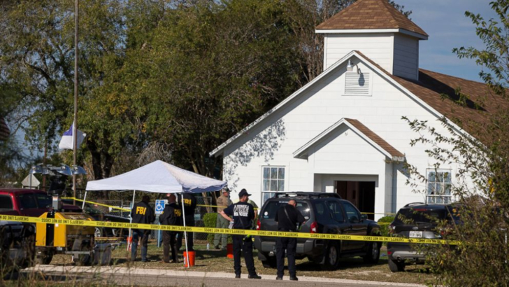 Atac armat în biserică, în timp ce slujba era transmisă live